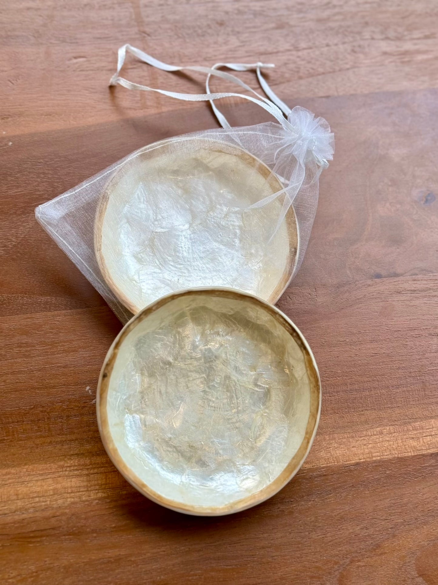 Mother of Pearl Round Dish (Natural)